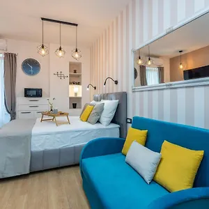  Apartment & Six